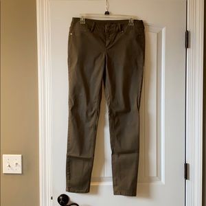 Maurice’s cute olive green skinny pants